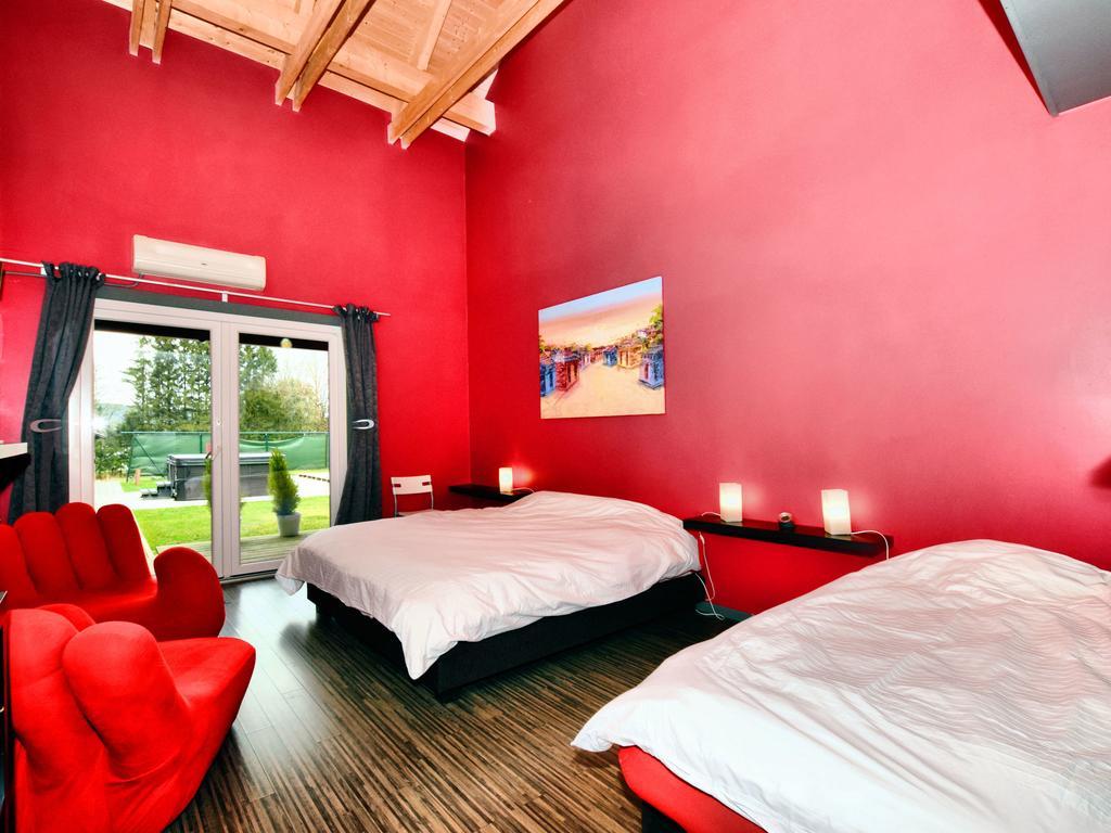 Beautiful Villa With Heated Outdoor Pool Manhay 外观 照片